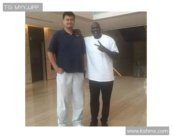 姚明与阿伦的巅峰对决：篮球传奇的碰撞与辉煌时刻回顾